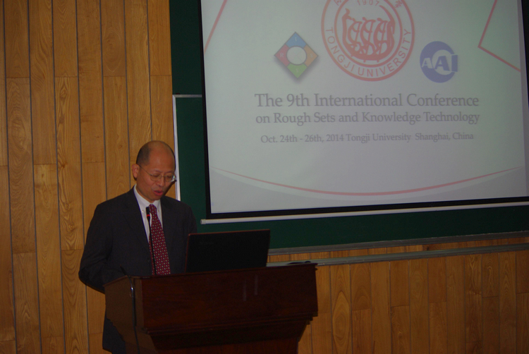 常務副校長陳以一教授致開幕詞