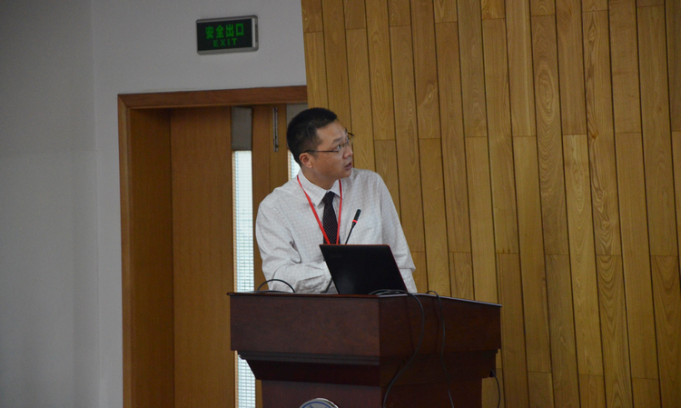 王國胤教授做大會報告
