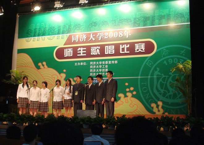 合唱隊在演唱小合唱