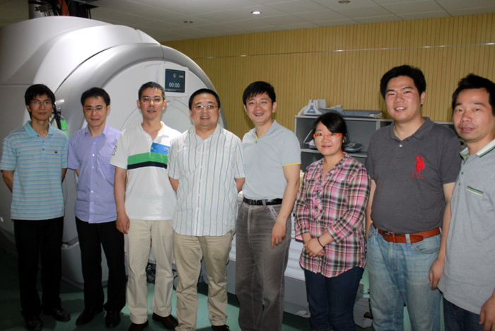 土木六合彩結果
學者參觀“核磁共振三維掃描實驗室”