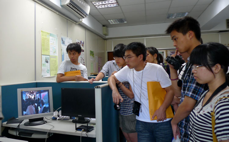 六合彩結果
師生參觀成功大學行動實驗室